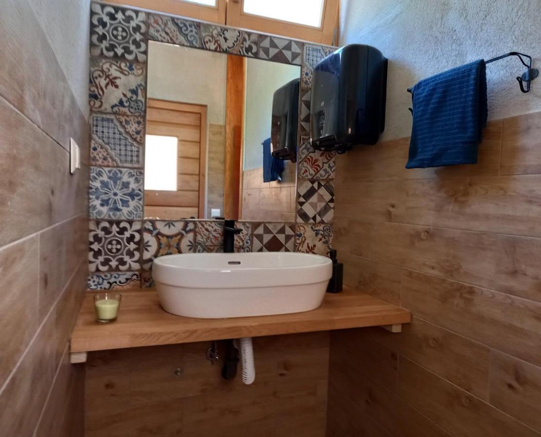 Mini kamp Perla Hotel Prvic Luka Bagian luar foto