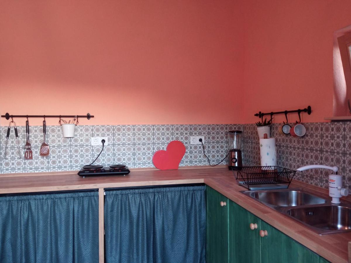 Mini kamp Perla Hotel Prvic Luka Bagian luar foto