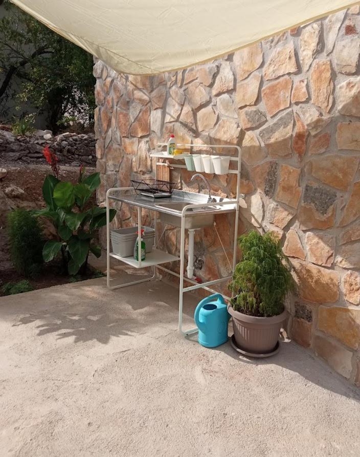 Mini kamp Perla Hotel Prvic Luka Bagian luar foto