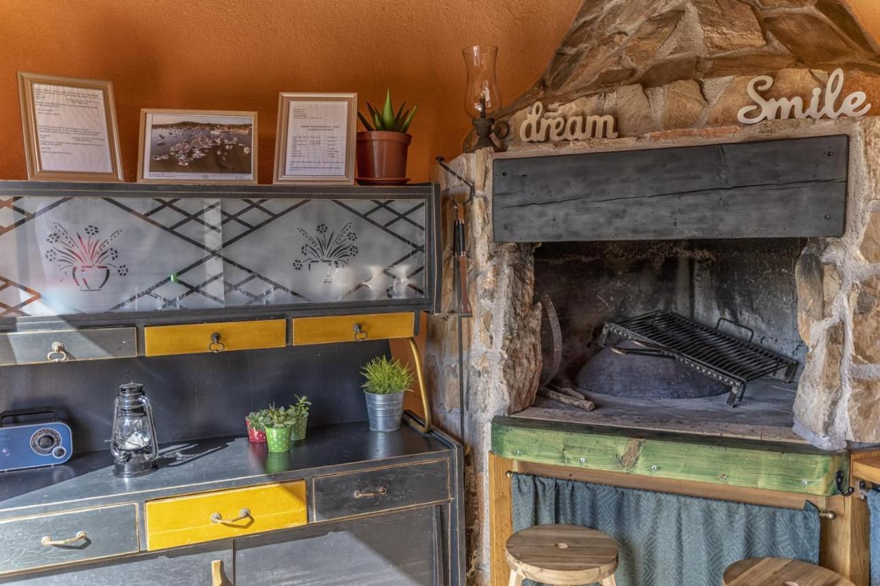 Mini kamp Perla Hotel Prvic Luka Bagian luar foto