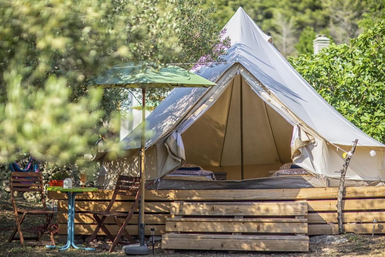 Mini kamp Perla Hotel Prvic Luka Bagian luar foto