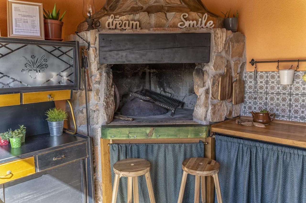 Mini kamp Perla Hotel Prvic Luka Bagian luar foto