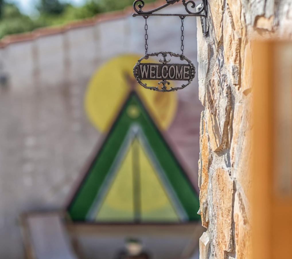 Mini kamp Perla Hotel Prvic Luka Bagian luar foto
