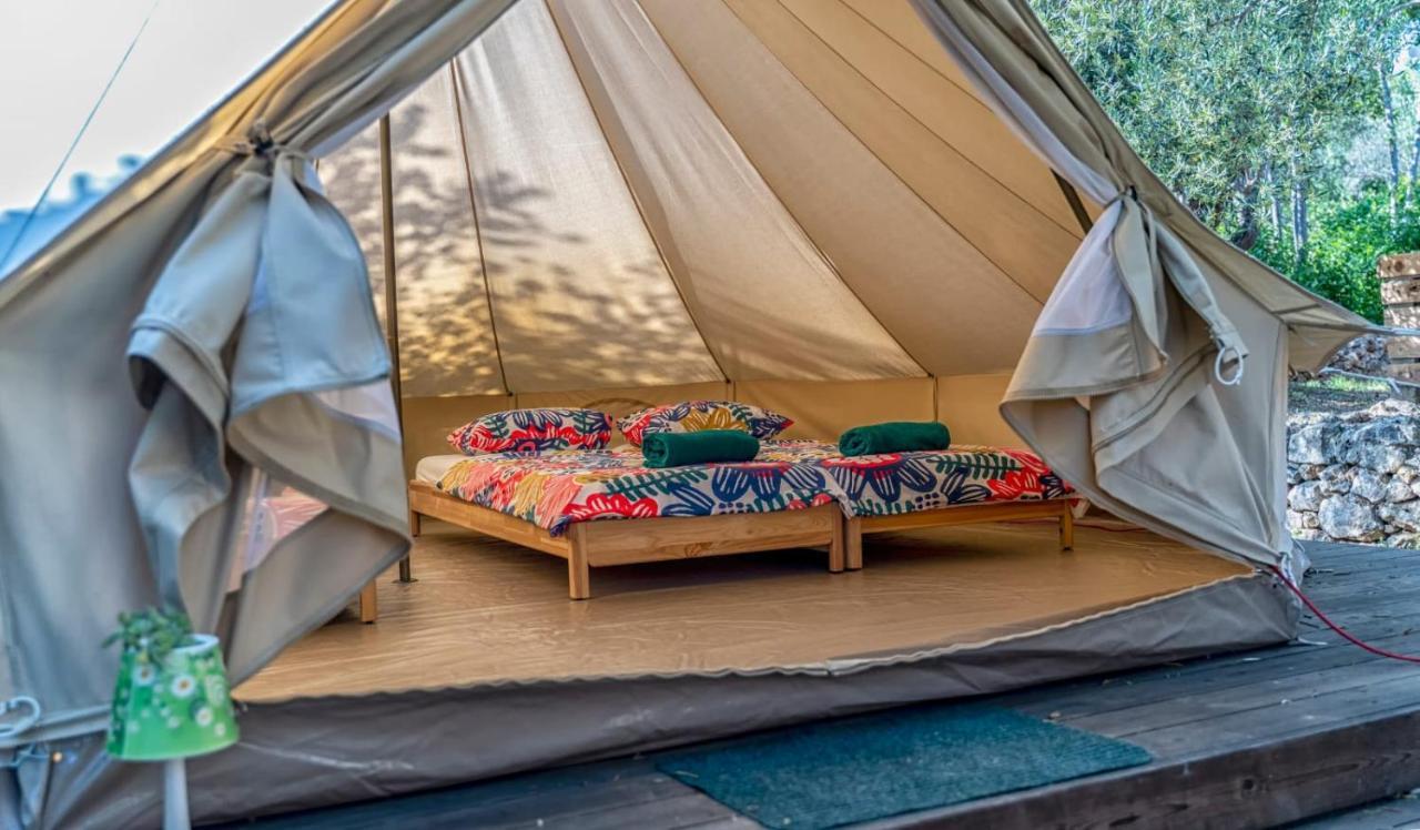 Mini kamp Perla Hotel Prvic Luka Bagian luar foto