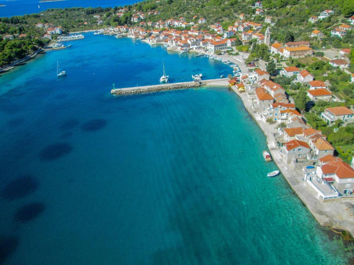 Mini kamp Perla Hotel Prvic Luka Bagian luar foto