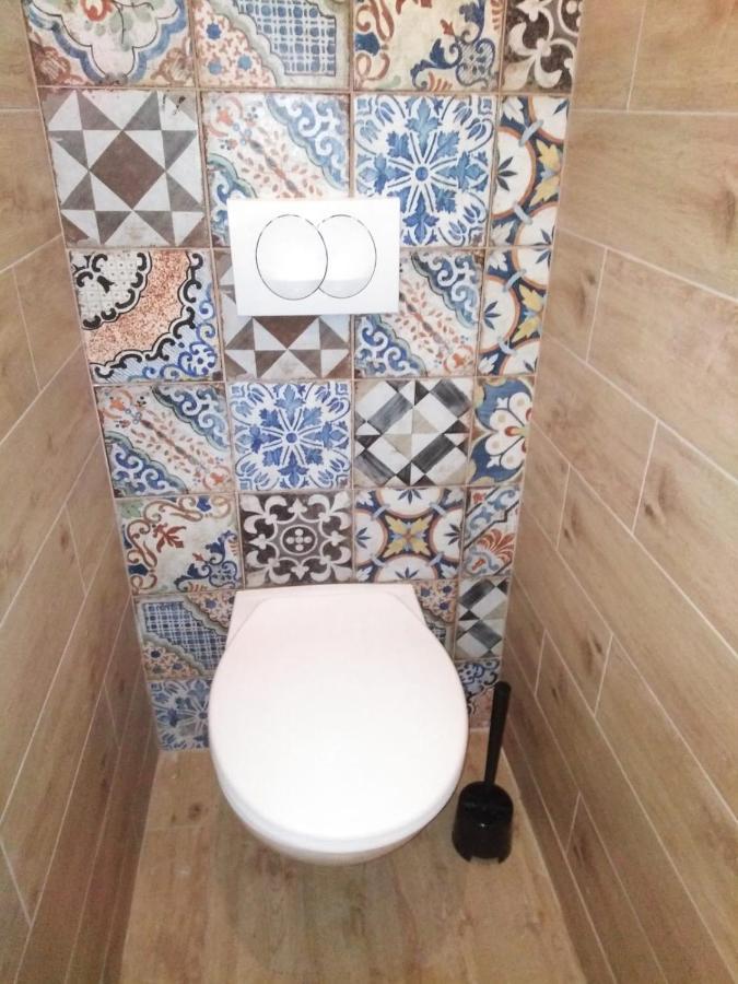 Mini kamp Perla Hotel Prvic Luka Bagian luar foto